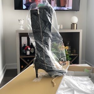 Brand new MK boots - size 8